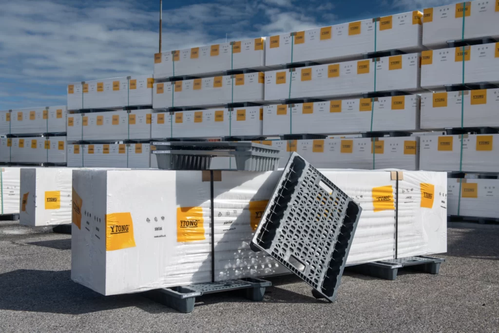 Circular plastic pallets